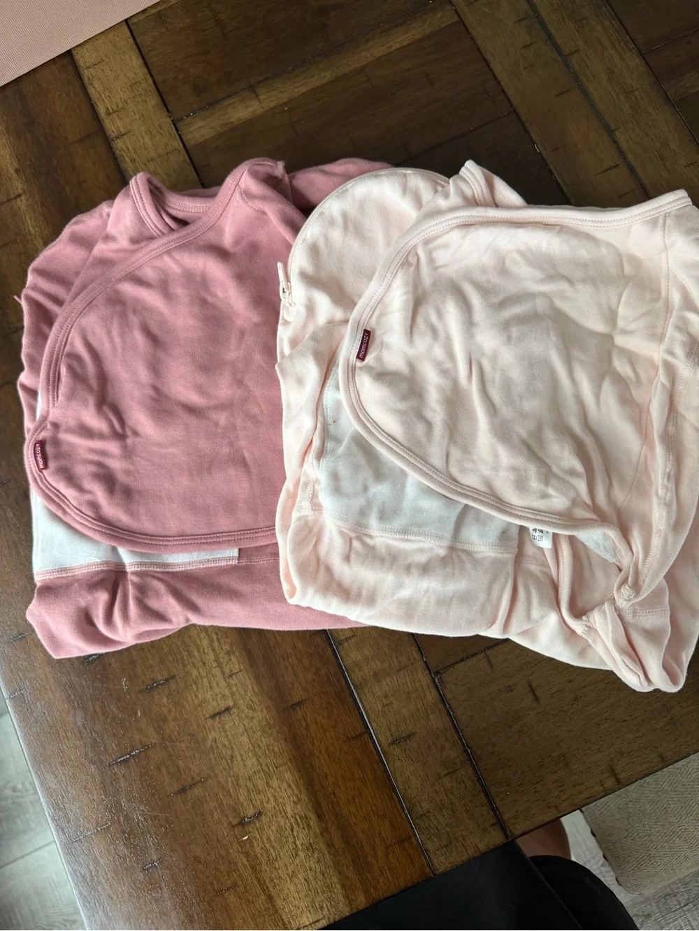Two-Pack Baby Swaddle Wraps Momcozy in Light Pink and Mauve